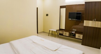 SKS Residency Room Type - Deluxe Room with Air Conditioning