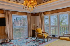 Hotel The Royal Terrain
