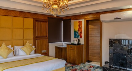 Hotel The Royal Terrain Room Type - Premium Suite Room with Valley Veiw Balcony Hotel The Royal Terrain Room Type - Premium Suite Room with Valley Veiw Balcony