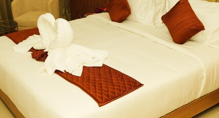DWARAKA INN Room Type - Deluxe King Room