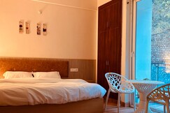 Scenic Tapovan Hideout walk to Ganga Waterfalls