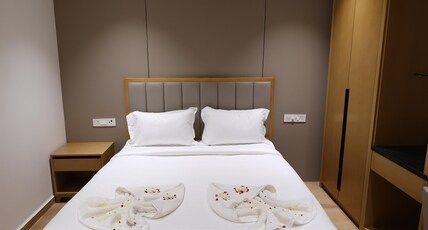 HOTEL VISHRANTH Room Type - Deluxe Room