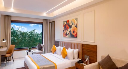 The Mor Stays (Walking Distance from India Expo Mart) Room Type - Superior King Room
