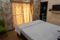 Simply yours I 3BHK by Homeyhuts (4f) I Near beach
