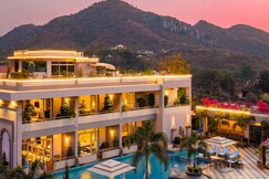 ELIVAAS Prive Mountain Creek 1 Luxe Room With Shared Pool & Gazebo