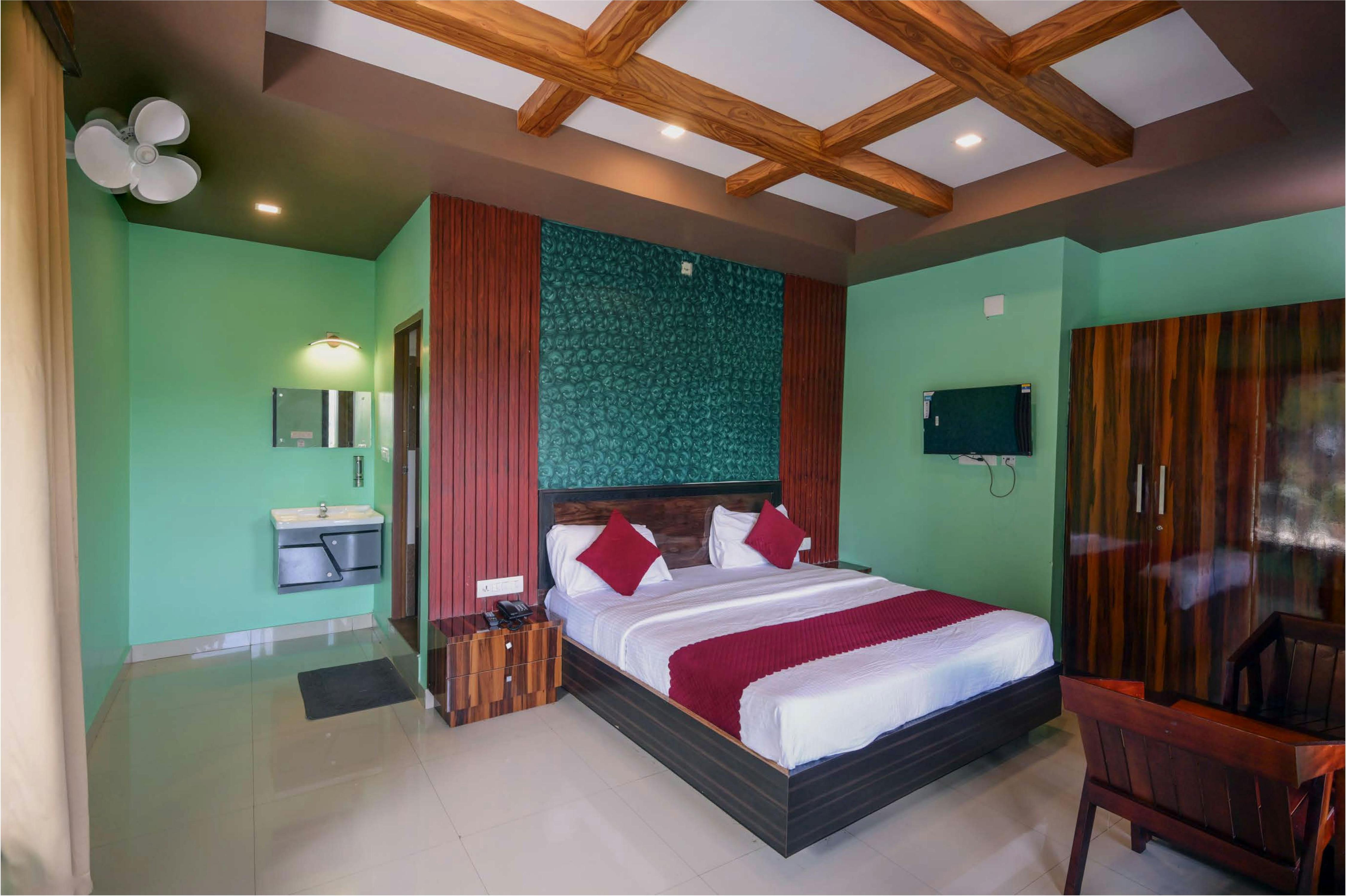 Wayanad Snow Drop Room Type - Deluxe Room with King Bed