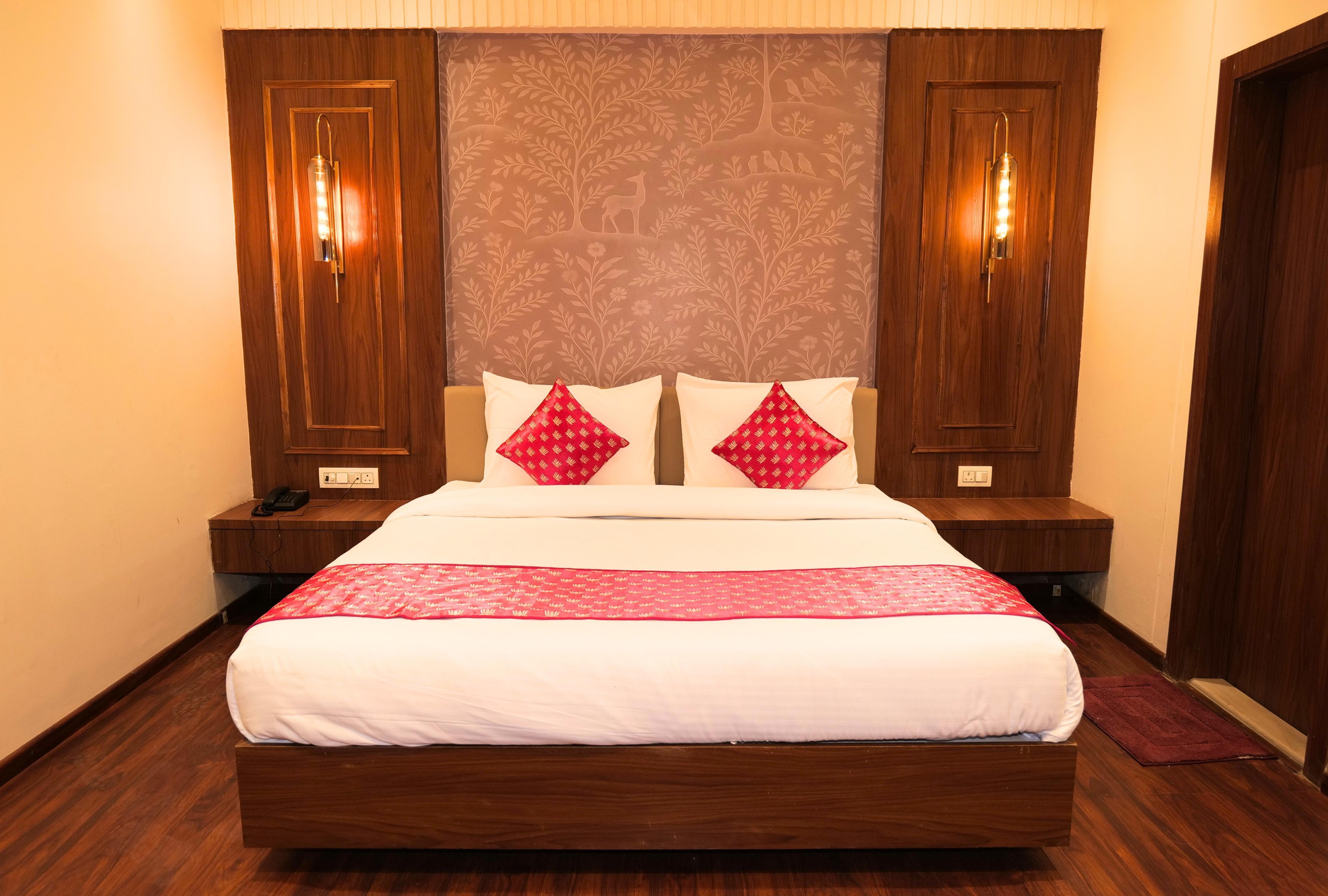 lotus feet inn Room Type - Deluxe room