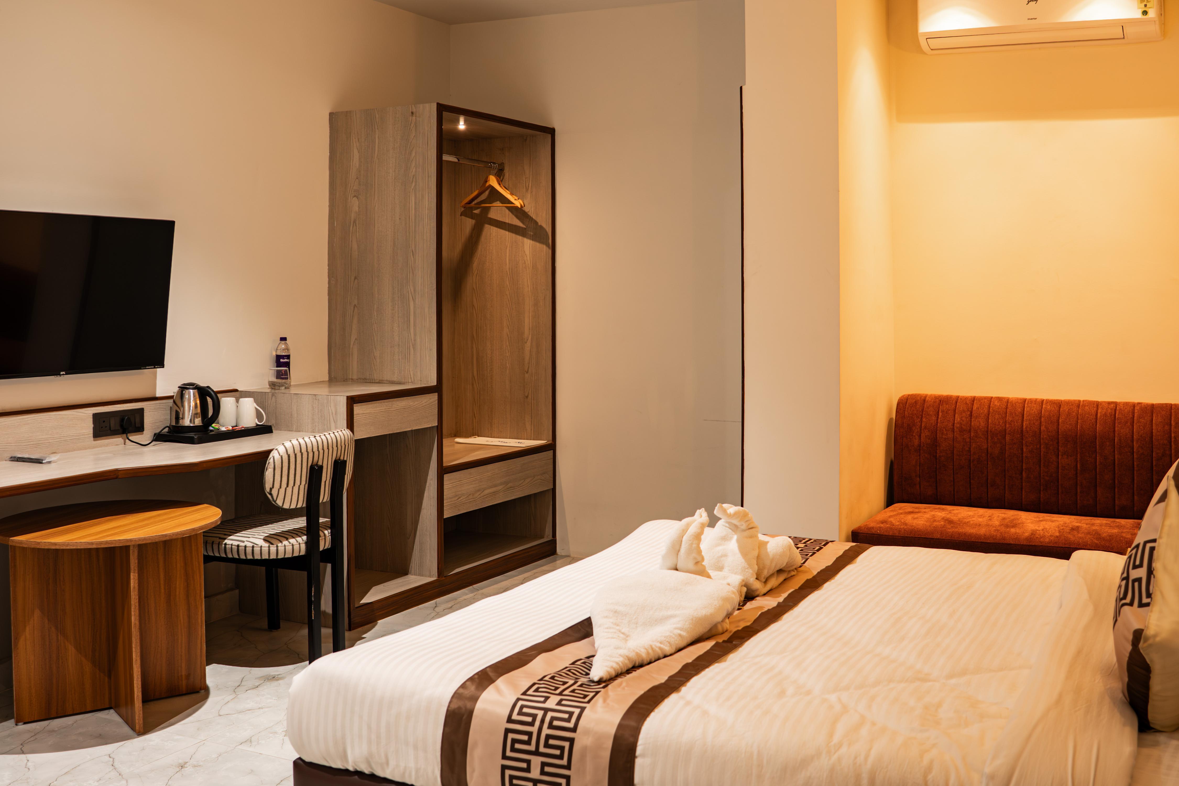 THE HUE HOUSE Room Type - KING PREMIUM