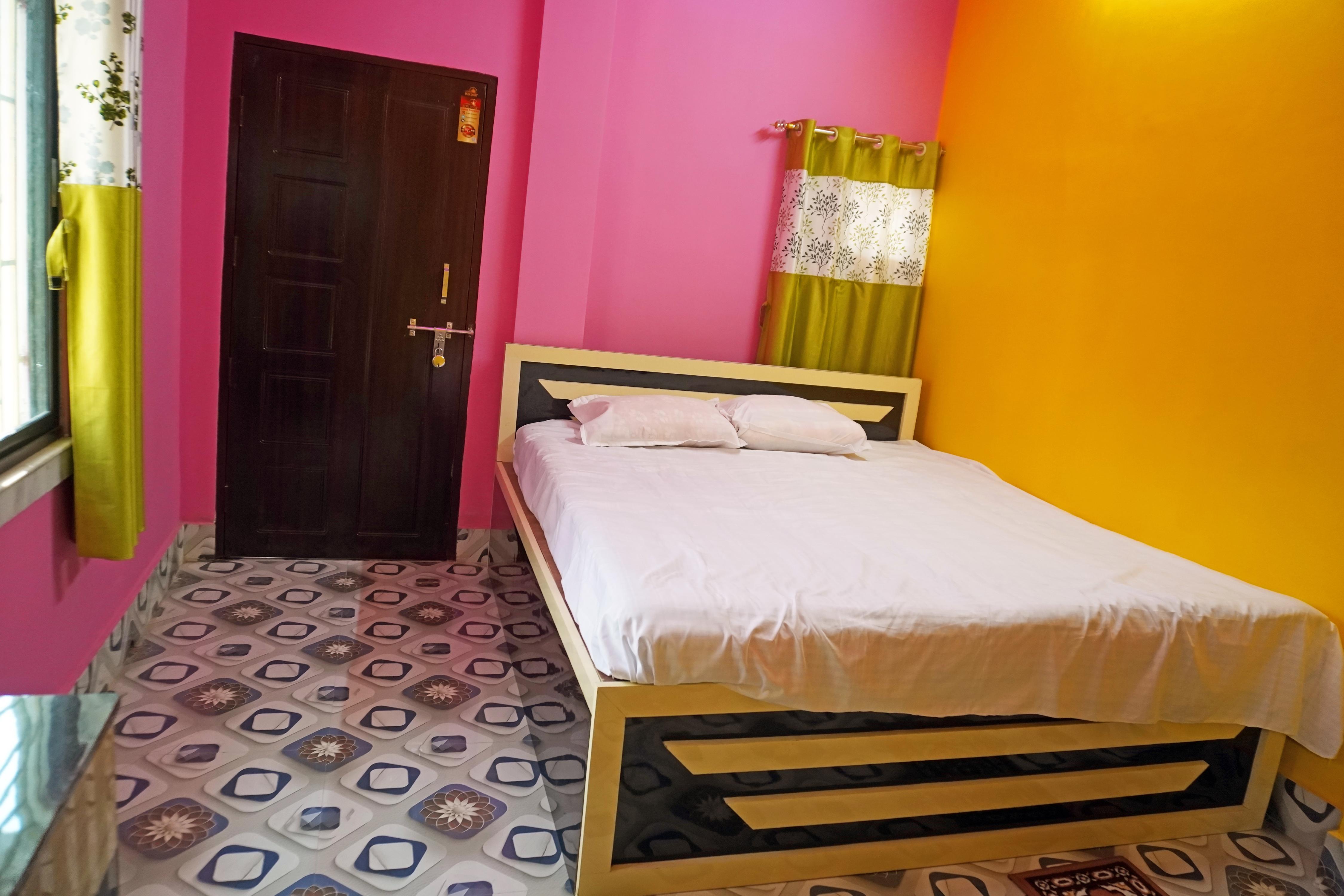 Turn Hotel Room Type - SINGLE BED WITH KITCHEN Room 304 (NON AC) Turn Hotel Room Type - SINGLE BED WITH KITCHEN Room 304 (NON AC)