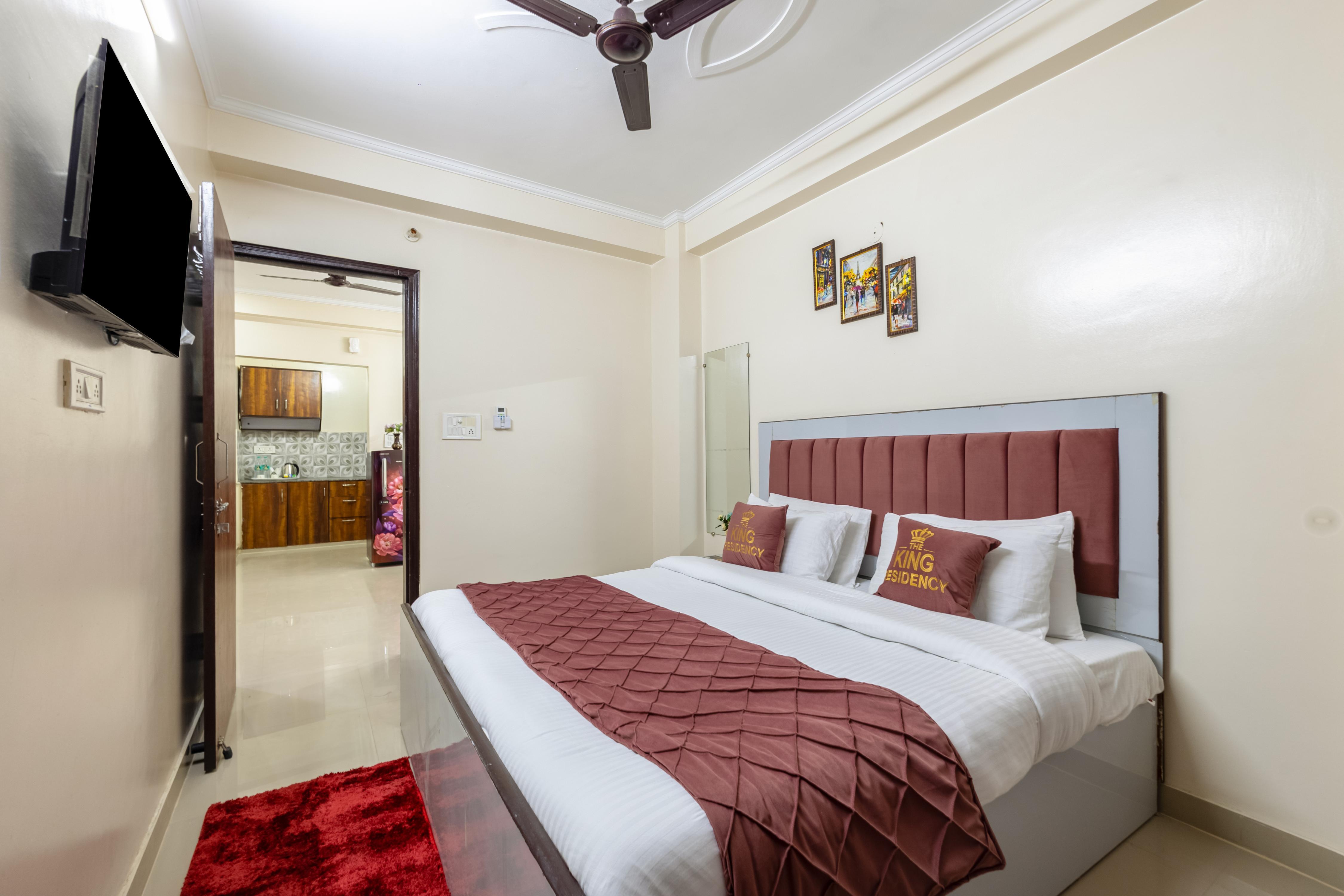 King Studio Apartment - Tap to explore photos