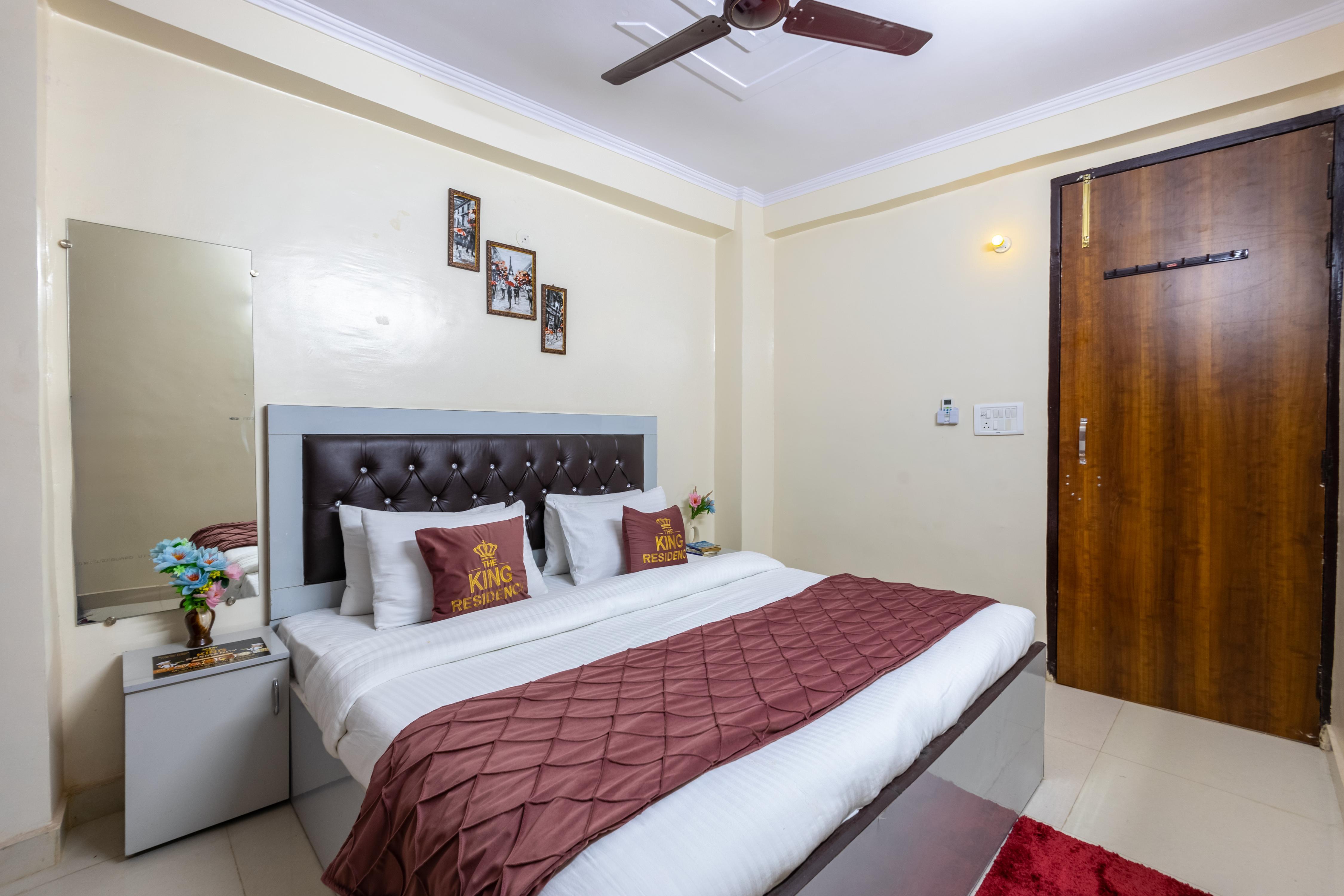 King Studio Apartment - Tap to explore photos