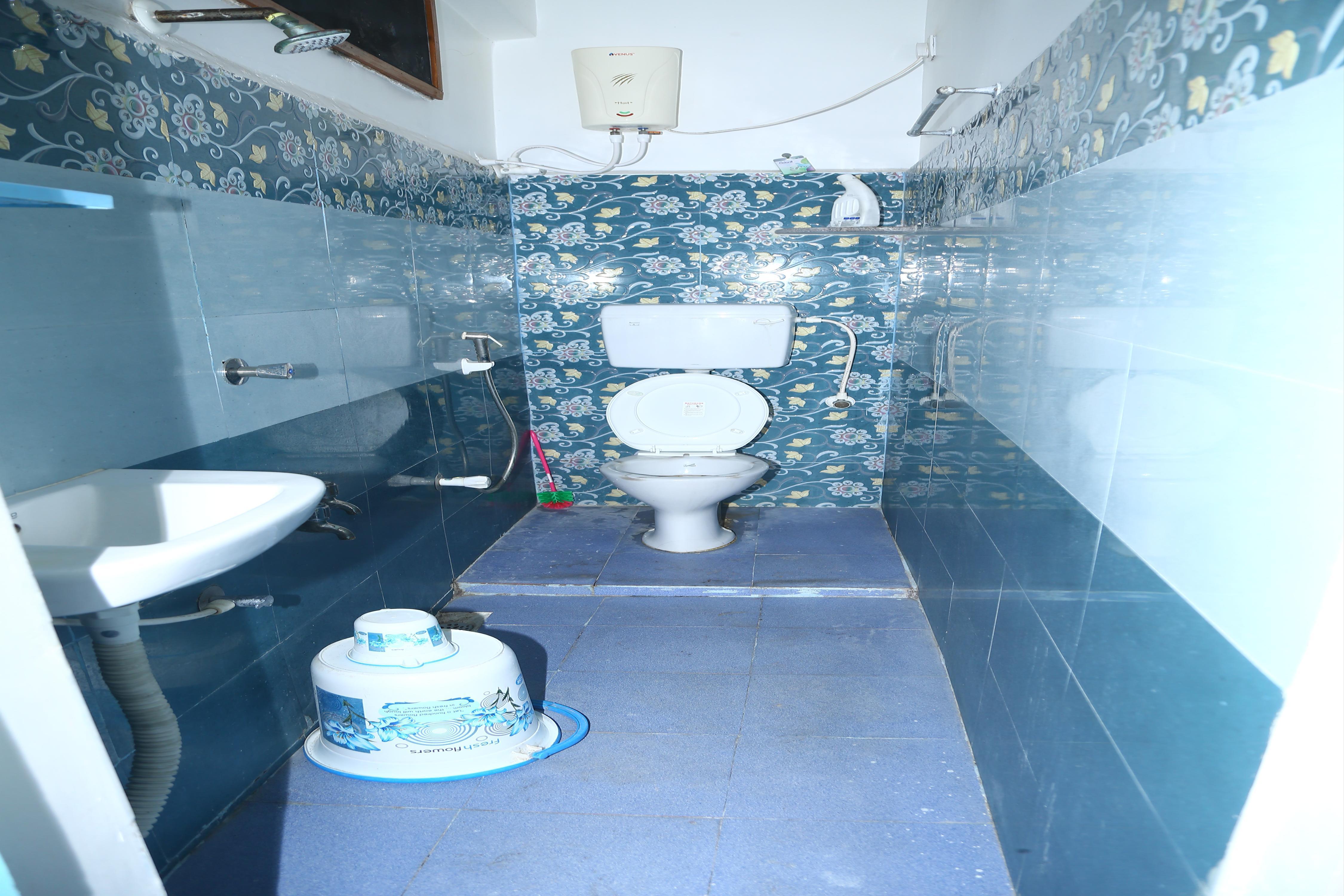 SRI MAHALAKSHMI GUEST HOUSE - Tap to explore photos