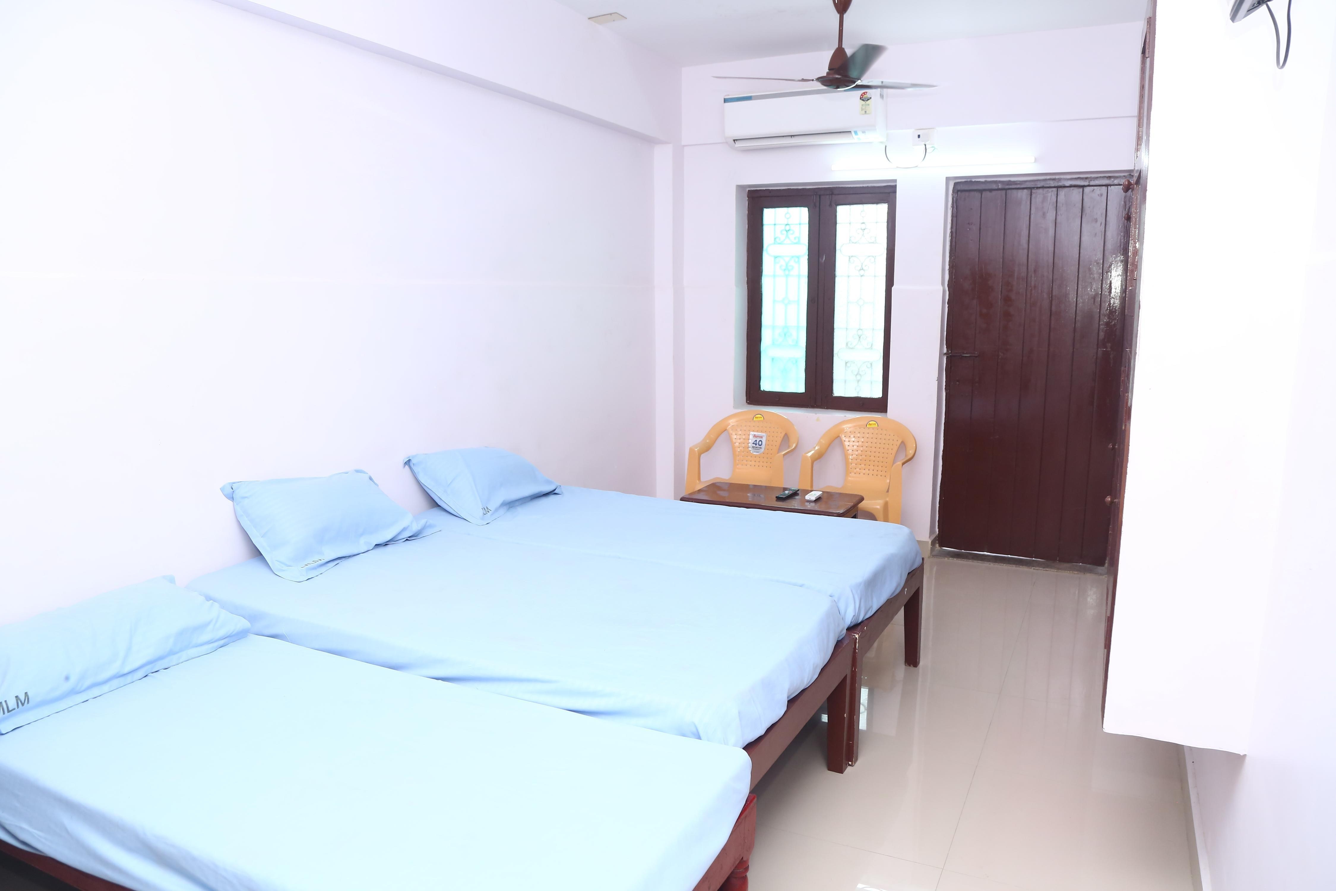 SRI MAHALAKSHMI GUEST HOUSE - Tap to explore photos
