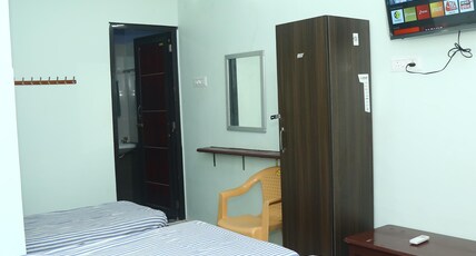 SRI MAHALAKSHMI GUEST HOUSE Room Type - AC Triple Bedroom