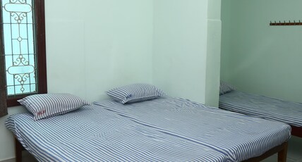 SRI MAHALAKSHMI GUEST HOUSE Room Type - NON AC Triple Bedroom