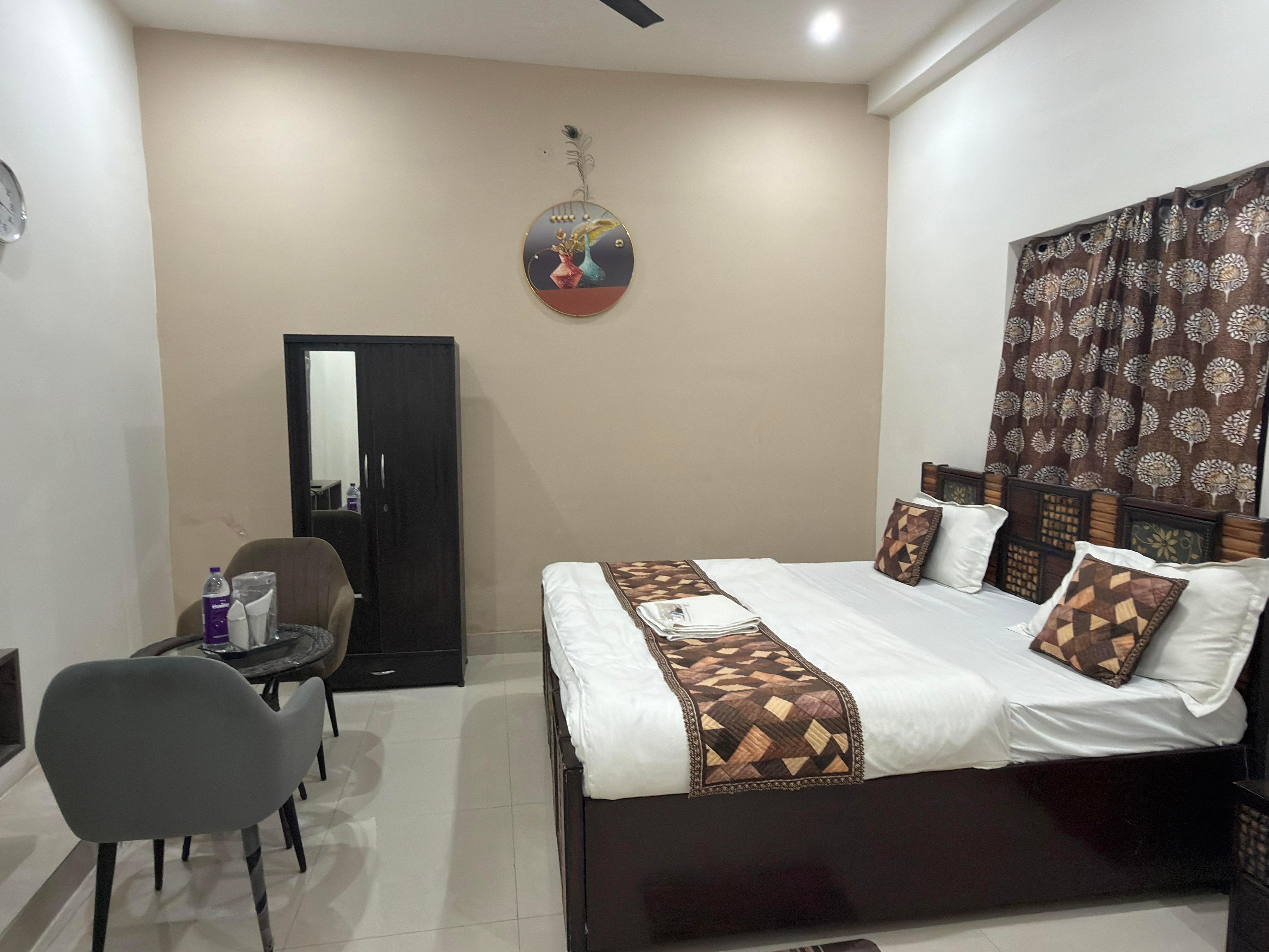 Shri Awadh Hotel - Tap to explore photos