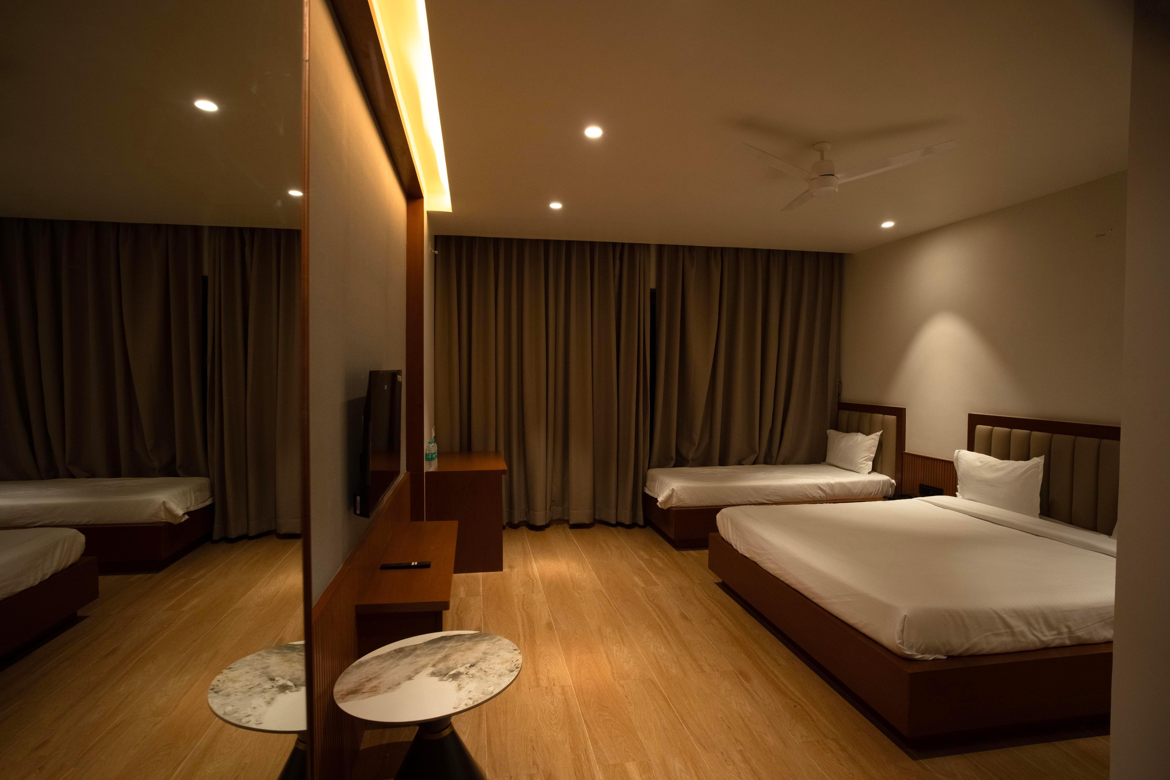 THE RAJAJI HOTEL Room Type - Executive Triple Bed