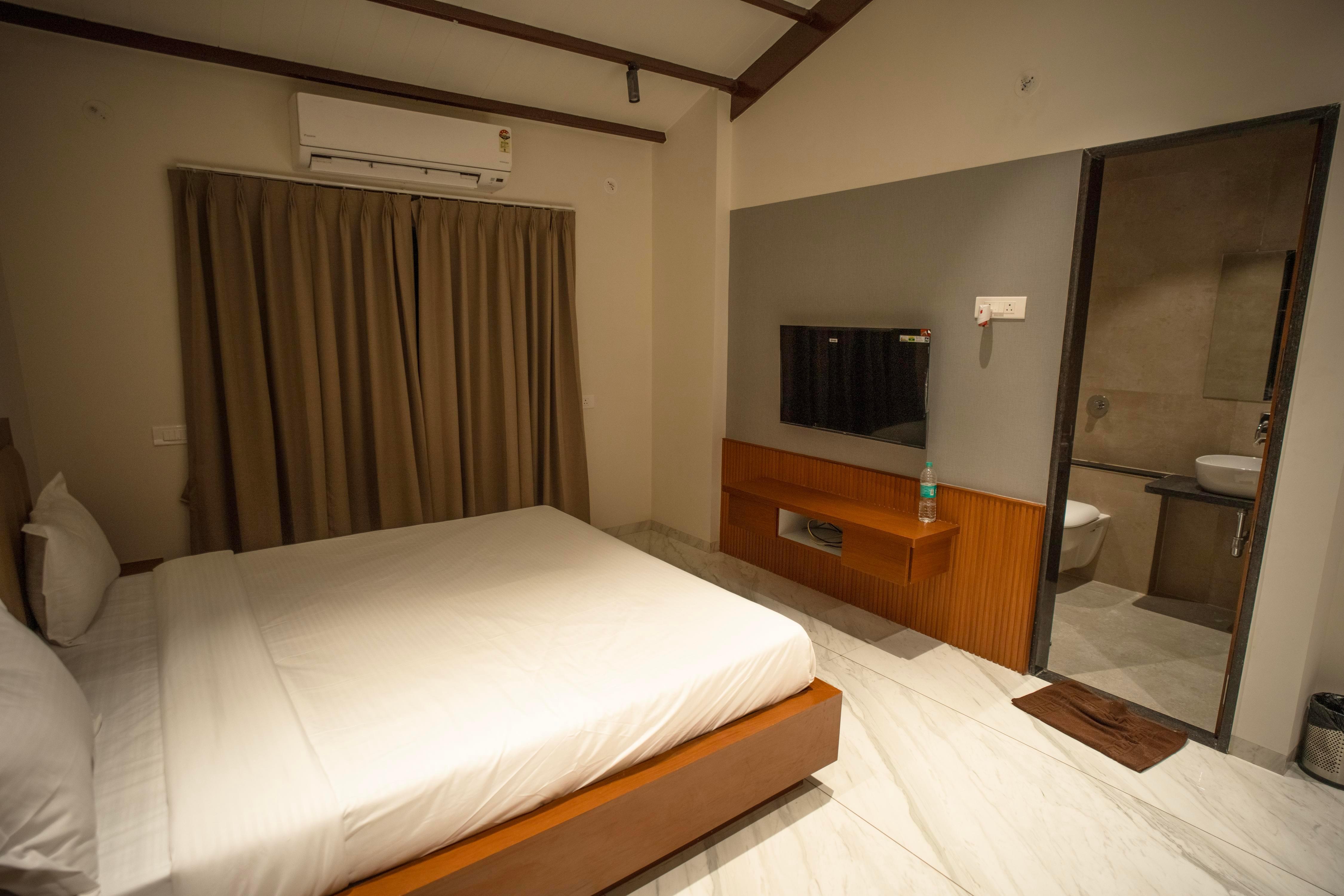 THE RAJAJI HOTEL Room Type - Deluxe Room
