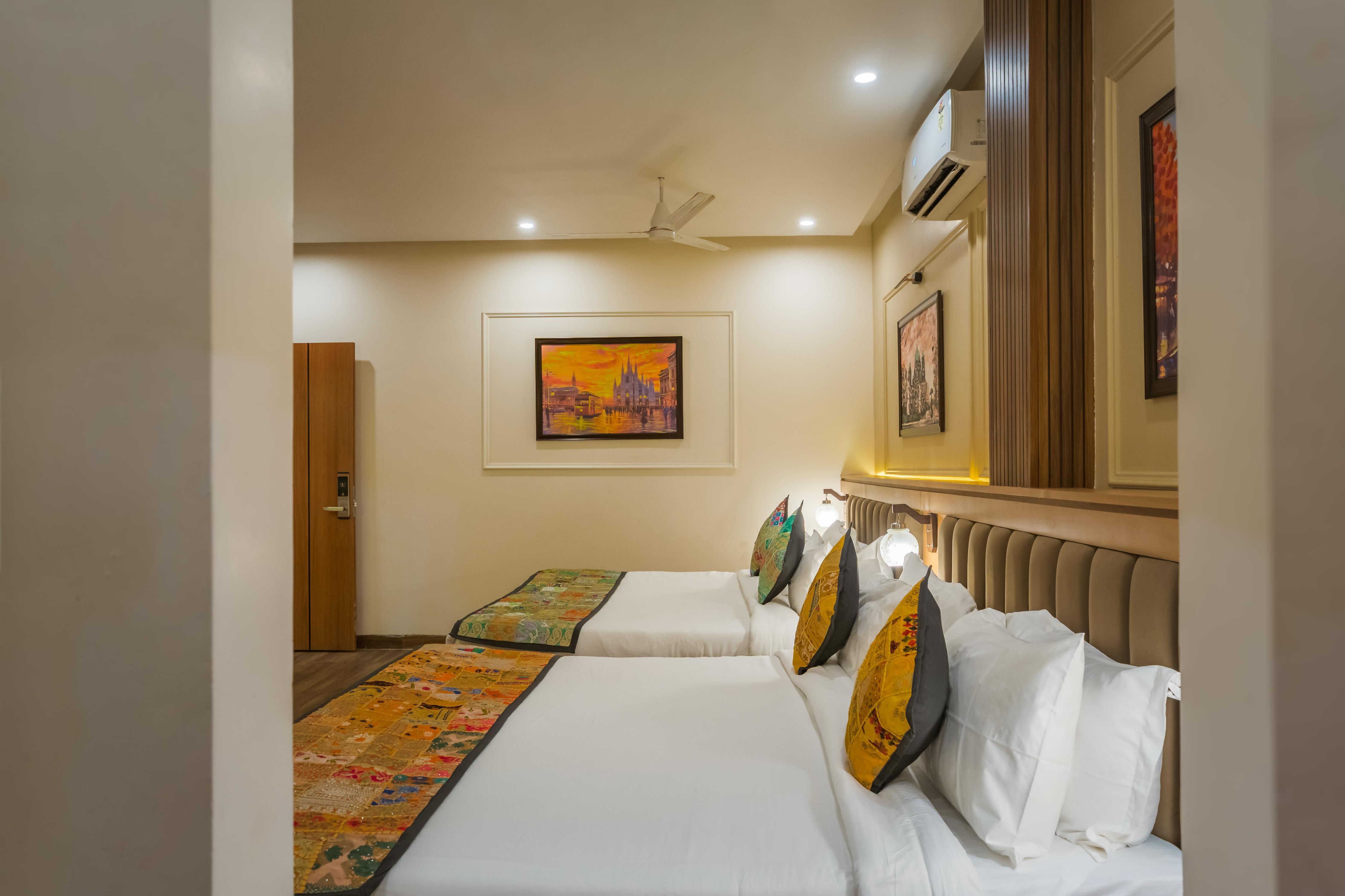Vaidik Palace - 800 mtr from Prem Mandir - Tap to explore photos