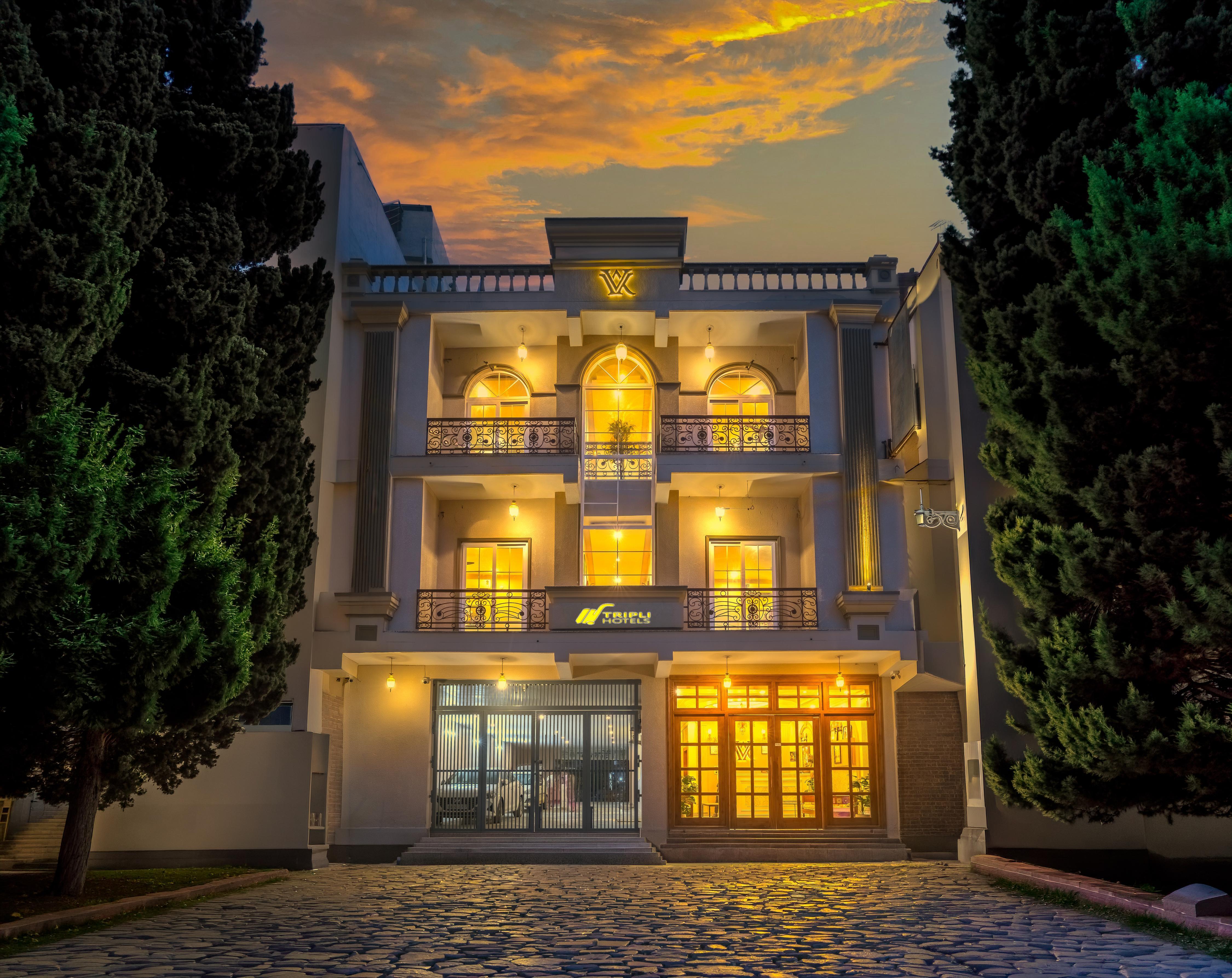Vaidik Palace - 800 mtr from Prem Mandir - Tap to explore photos