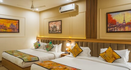 Vaidik Palace - 800 mtr from Prem Mandir Room Type - Family Room