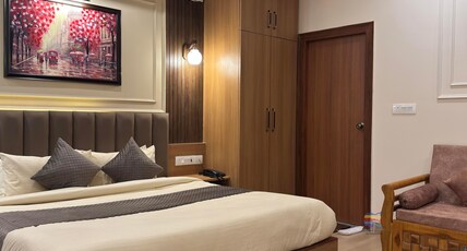 Vaidik Palace - 800 mtr from Prem Mandir Room Type - Grand Suite Room