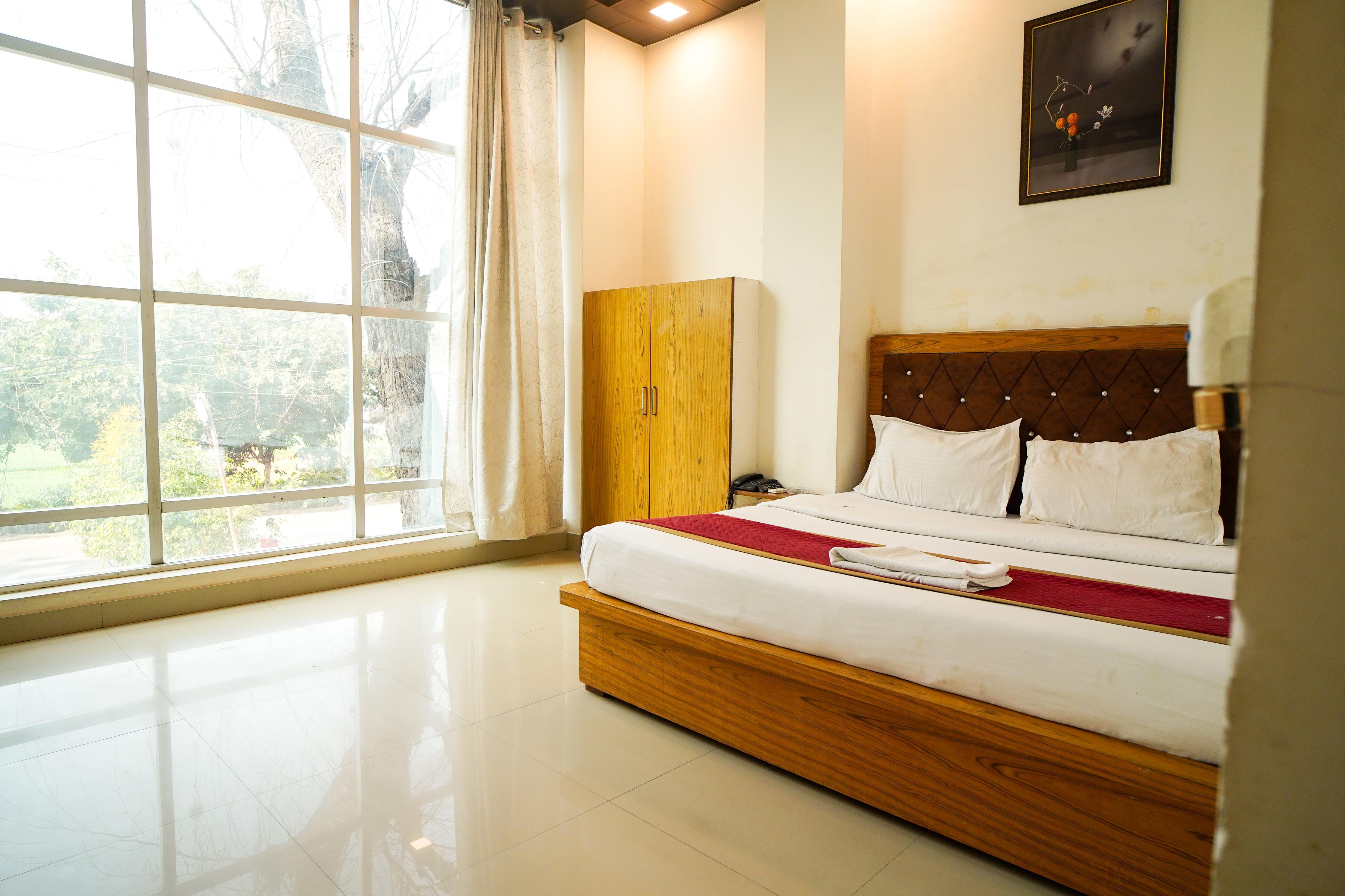 AARYA Corbett Resort & Spa (8mins drive to Kosi River)