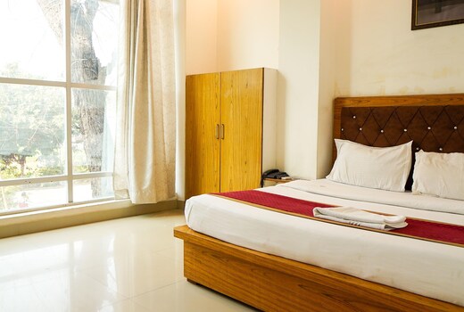 AARYA Corbett Resort & Spa (8mins drive to Kosi River)