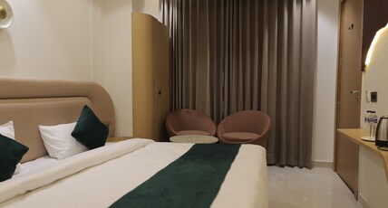 HOTEL SAROVER HILLL Room Type - Luxury Suite with Bathtub