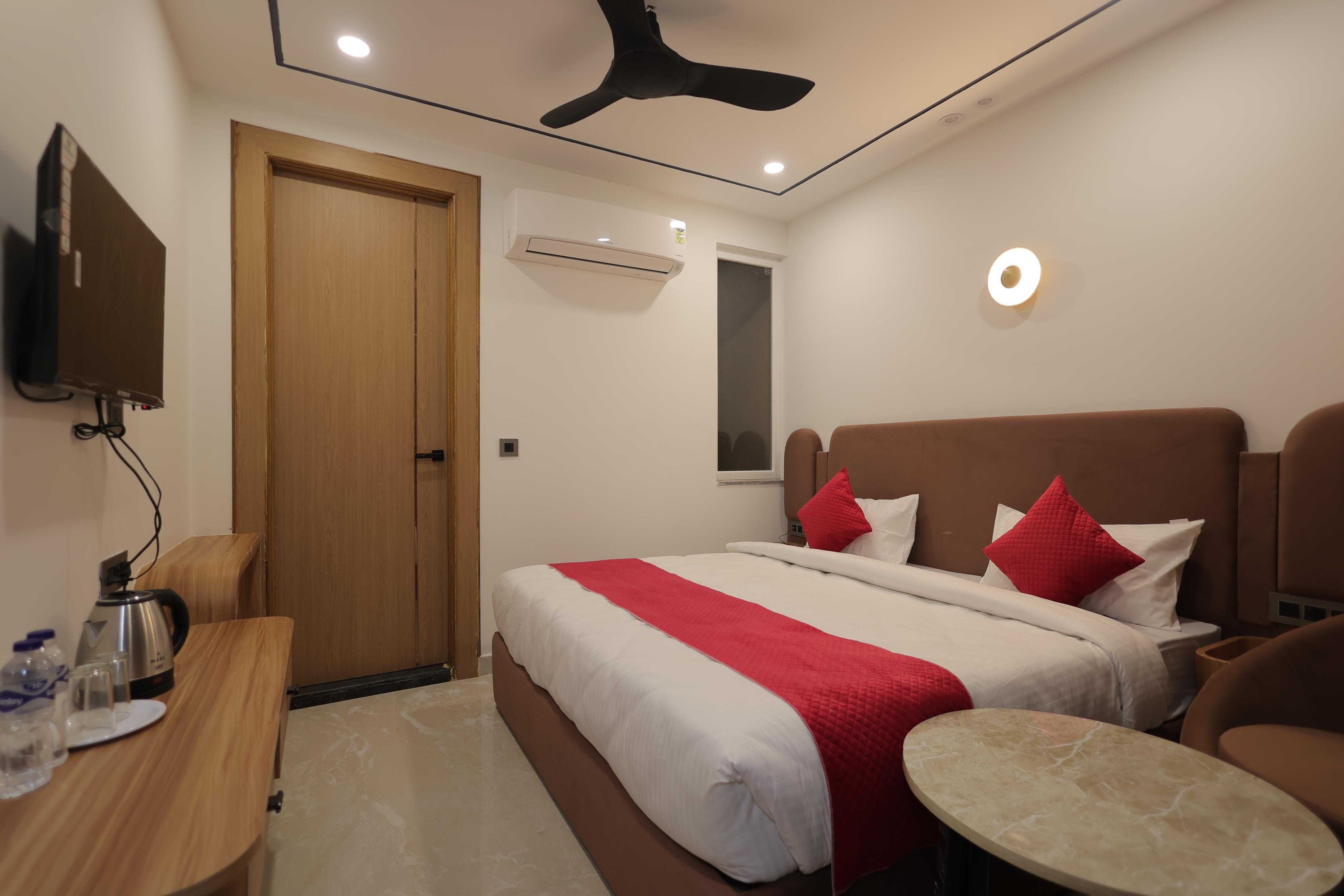 HOTEL SAROVER HILLL Room Type - Premium Deluxe Room No view