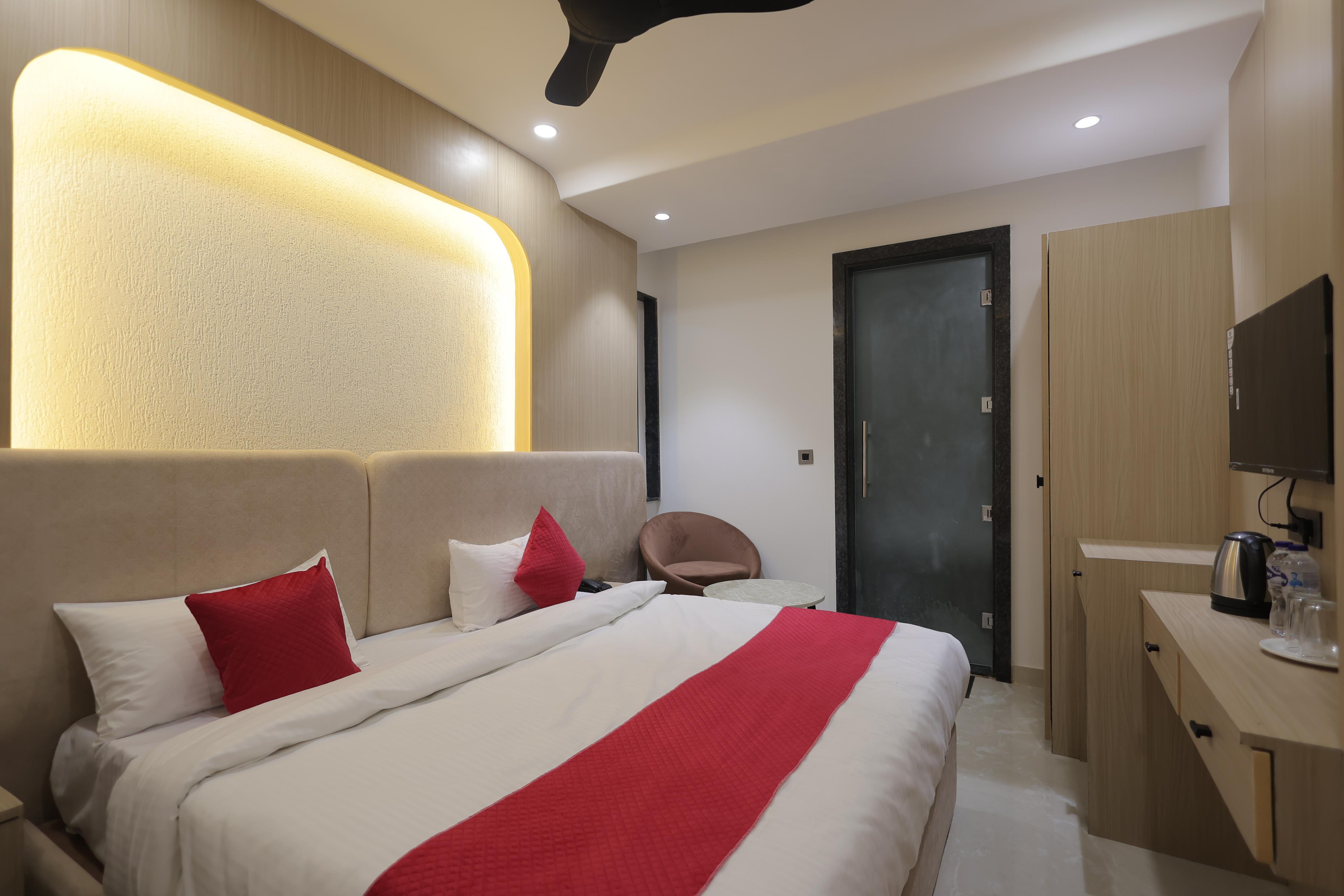 HOTEL SAROVER HILLL - Tap to explore photos