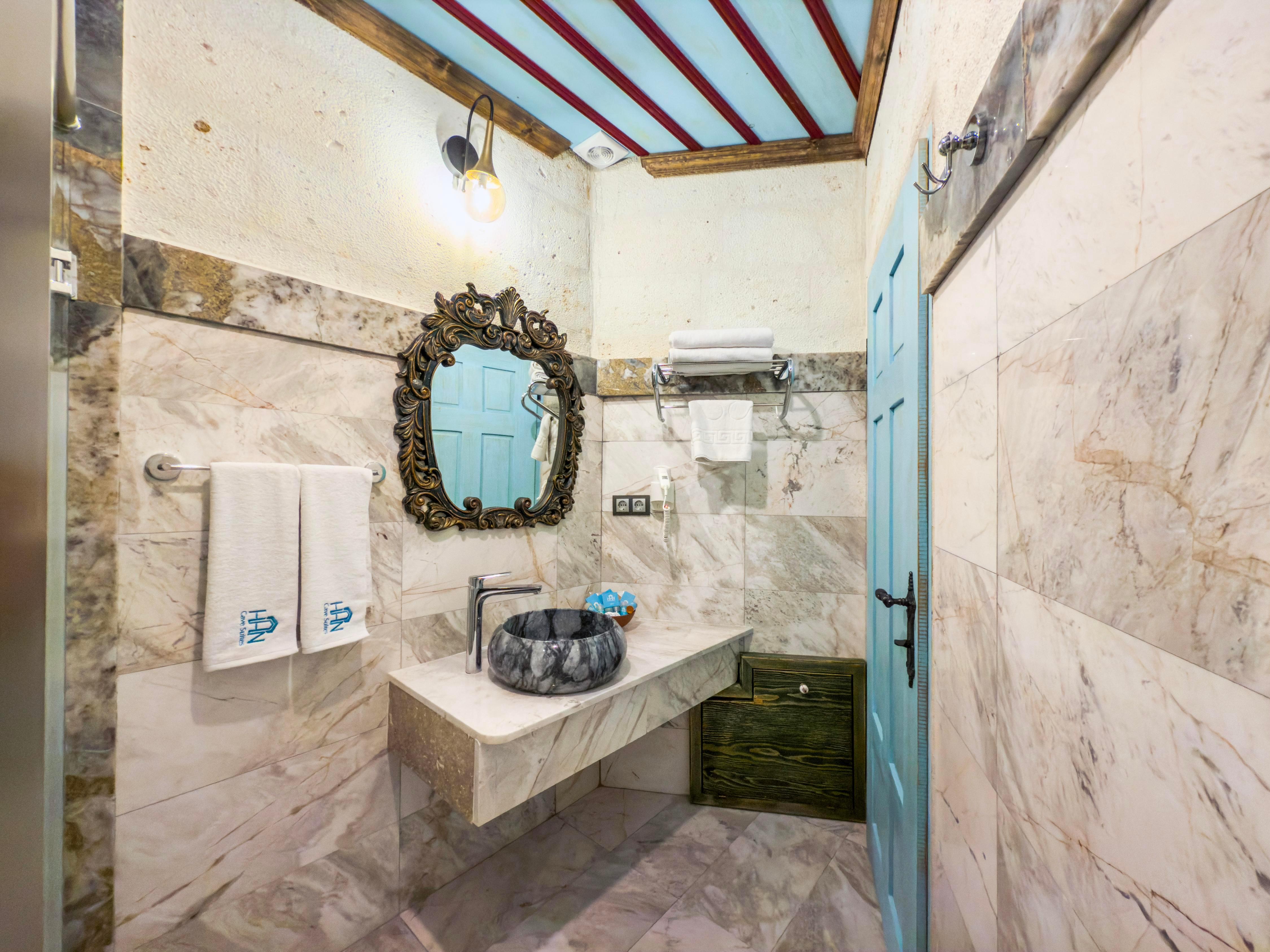 Han Cave Suites - Tap to explore photos