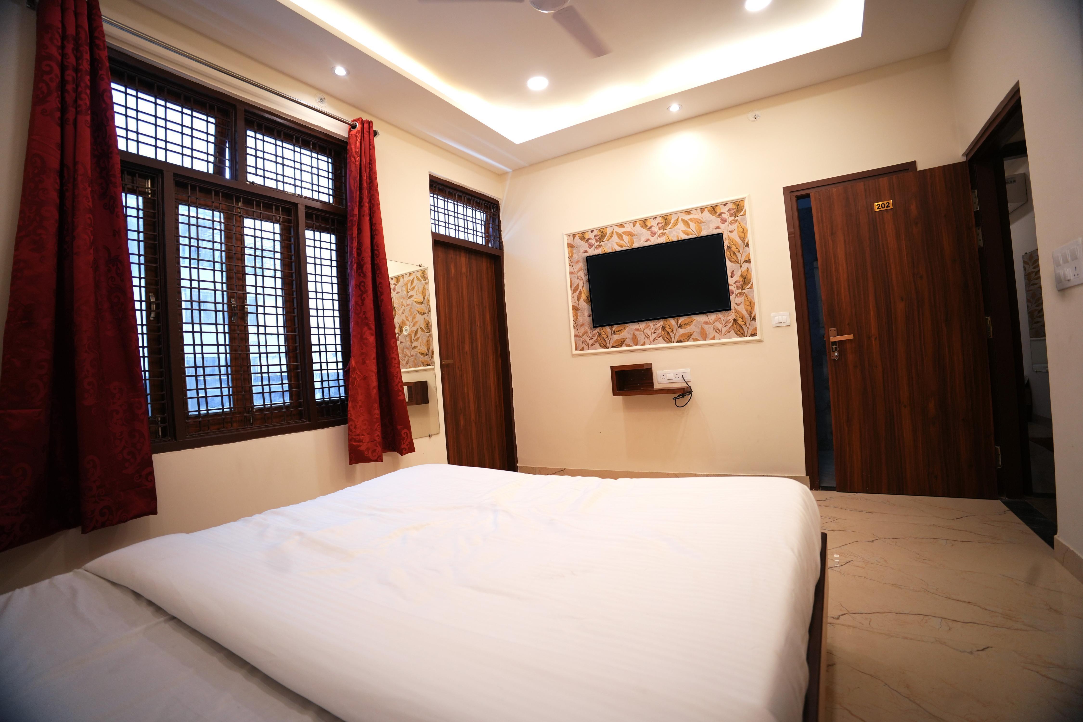 Hotel Maruti Nandan - Tap to explore photos