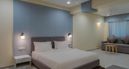 Hotel Monville, Alkapuri Room Type - SUPER SUITE JUNIOR ROOM
