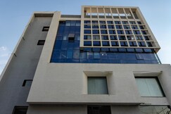 Hotel Monville, Alkapuri