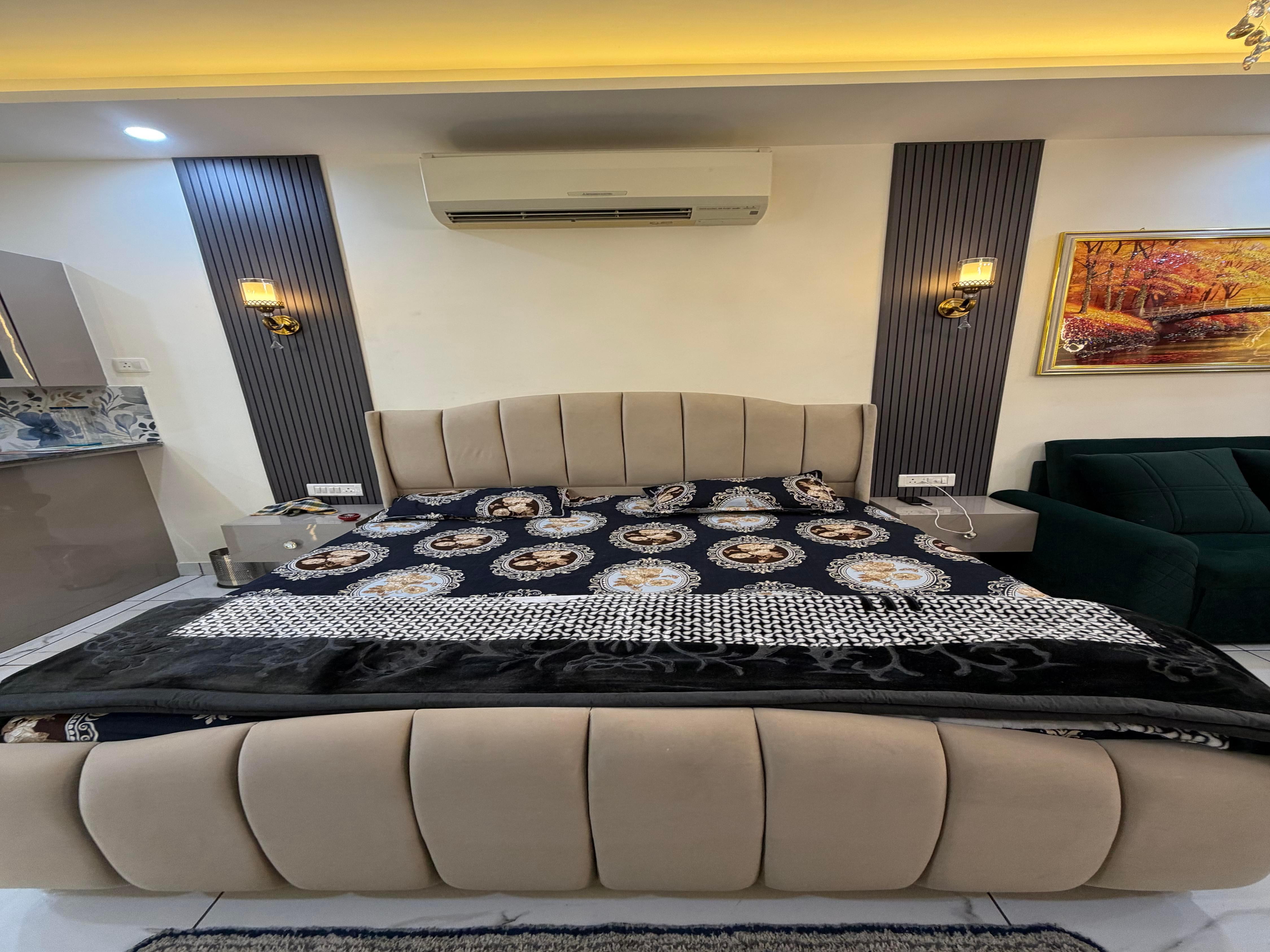 Luxury Studio near Har Ki Pauri AC Kitchen - Tap to explore photos