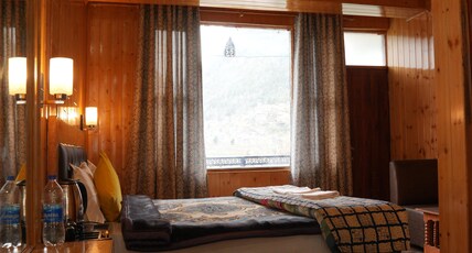 the himalayan drift cottage Room Type - Deluxe Room with Mountain View