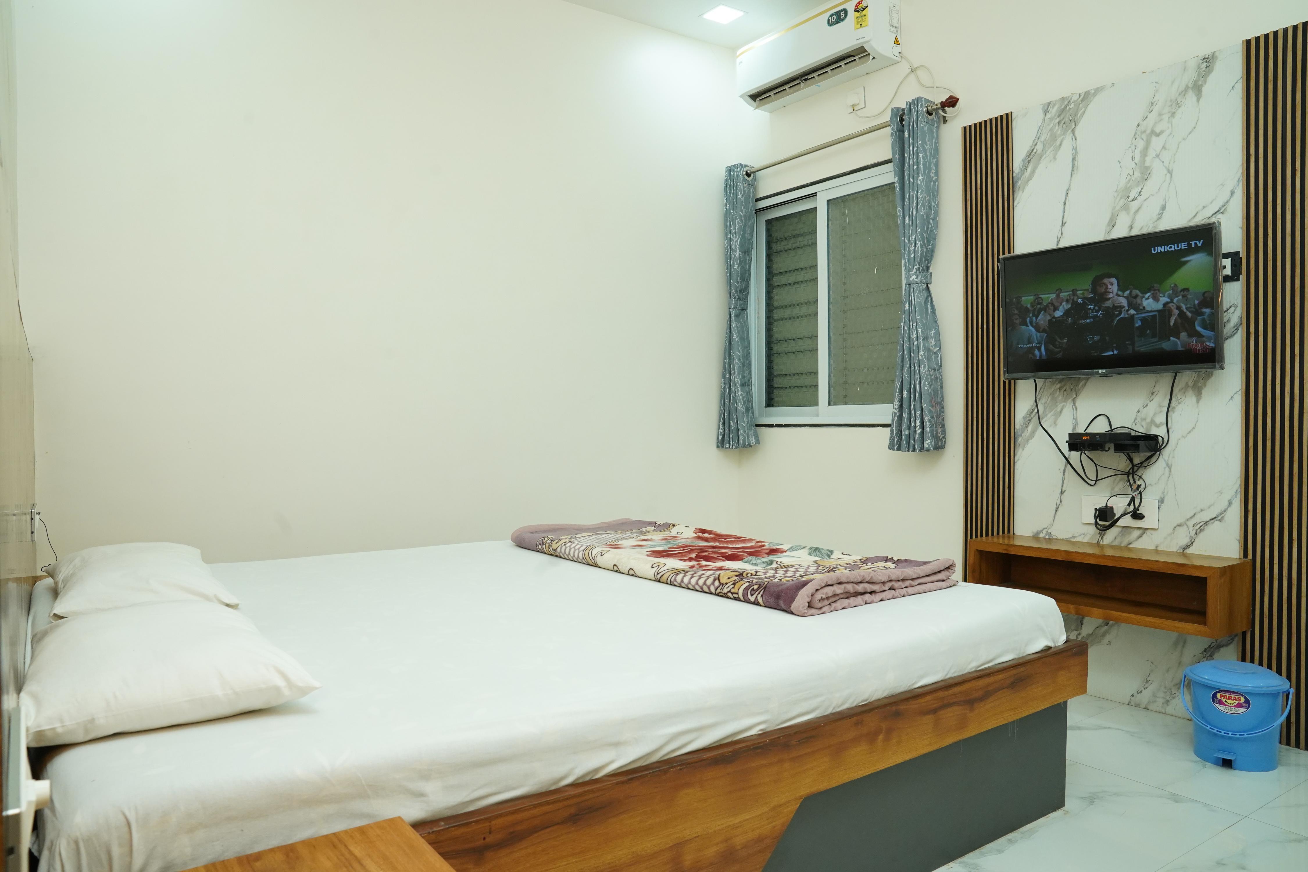Hotel Shriram Nivas Lodging - Tap to explore photos