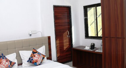JMC HOTEL KIA INN PITHAMPUR Room Type - Superior Deluxe Room