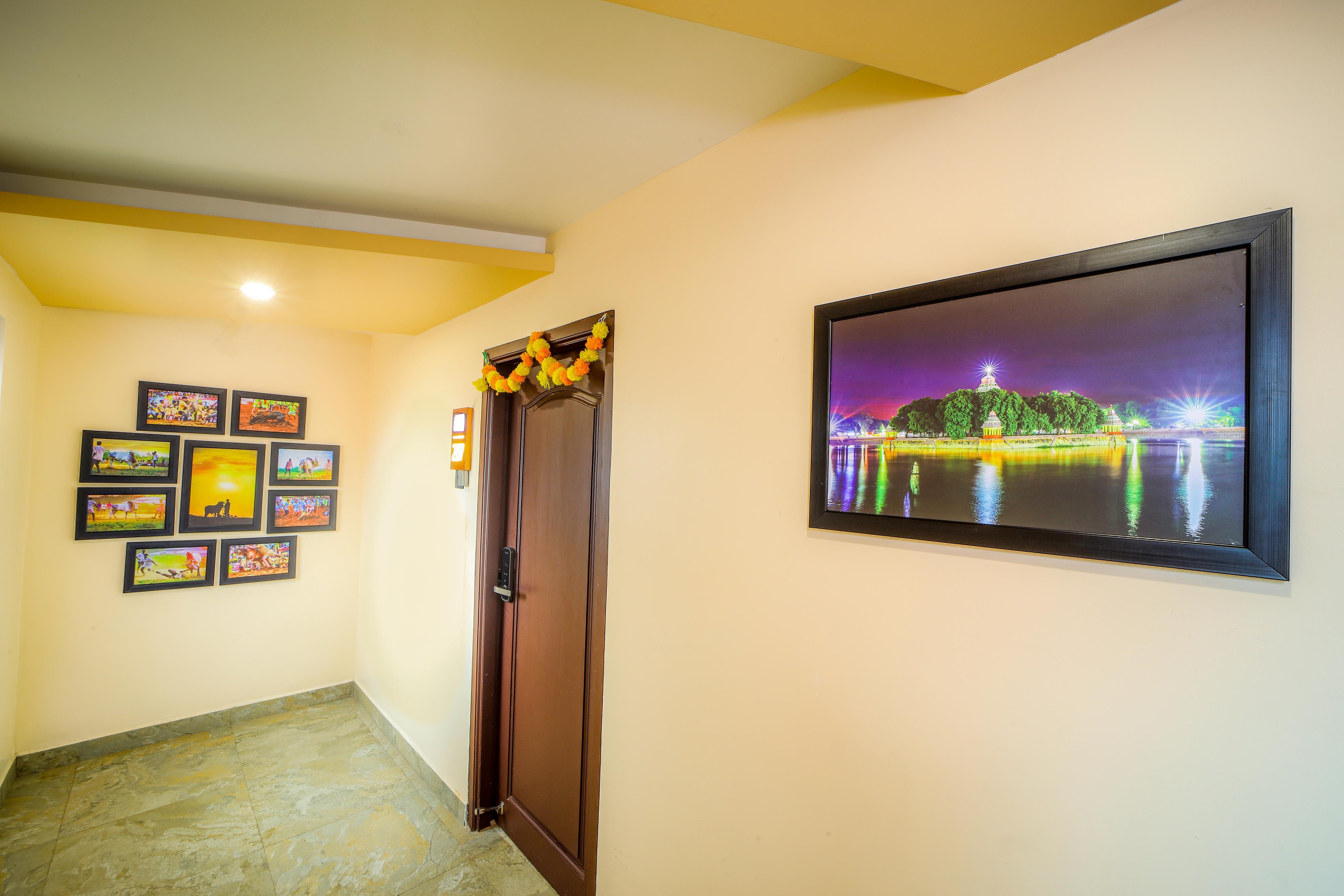 Saravanas Residency Room Type - Elite