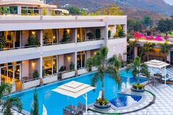 ELIVAAS Prive Mountain Creek Retreat | 7 BHK With Pool, Game & Gym zone, Near Fatehsagar Lake