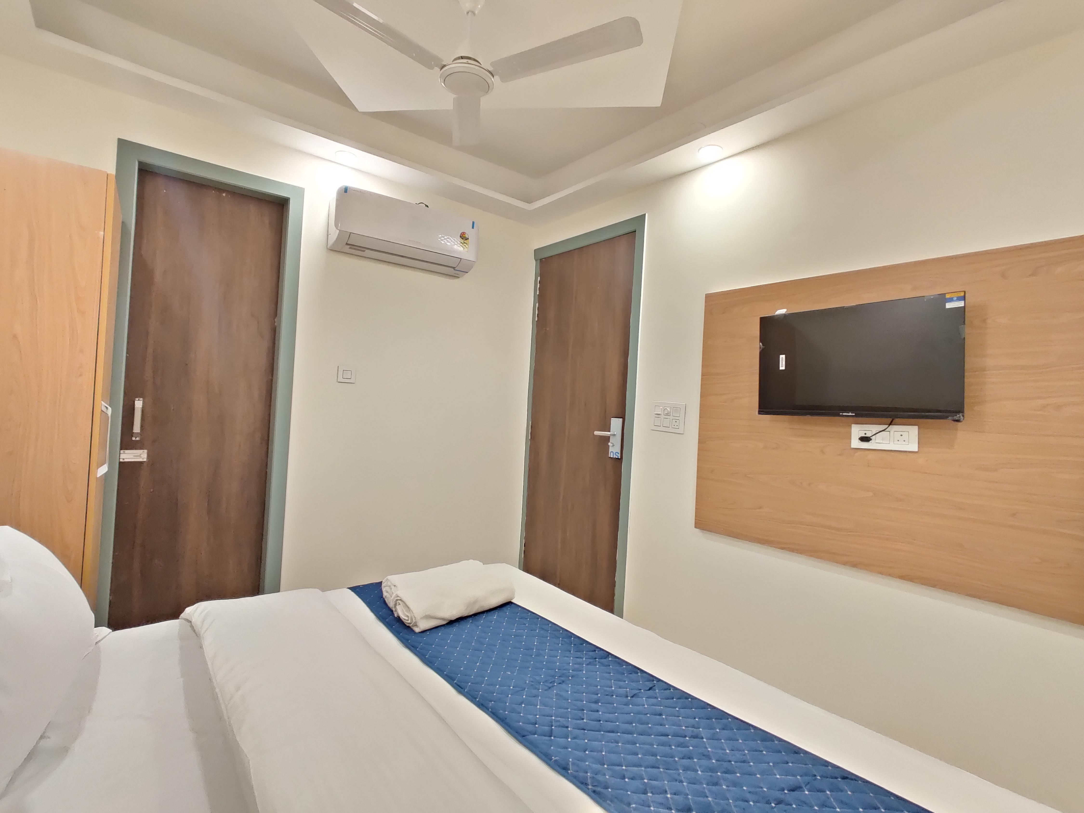 Hotel Kalra Room Type - Deluxe Room