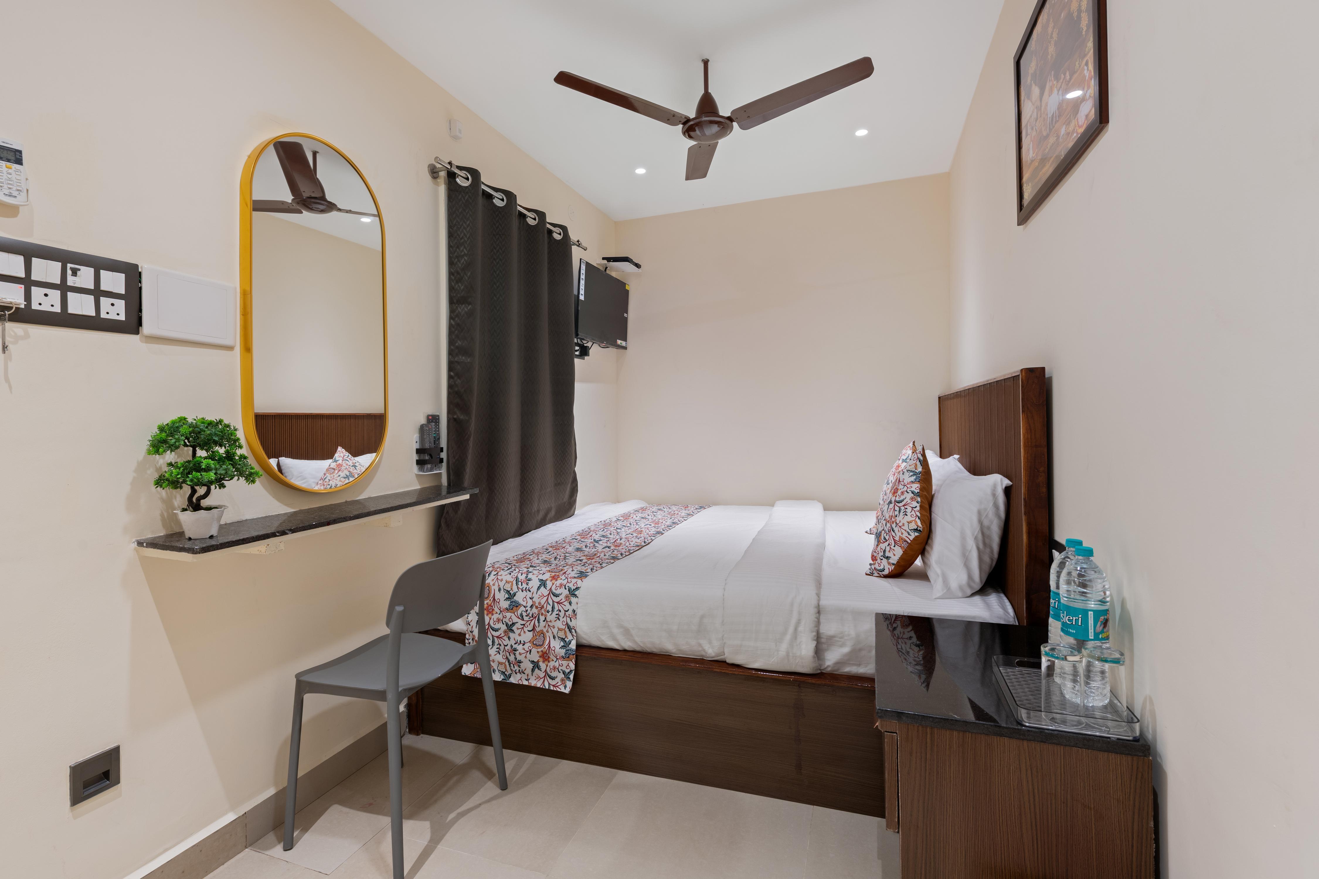 Veeras Inn Room Type - Standard Room