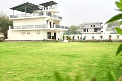 Casa Bianca Luxury Villa with Pool Amenities