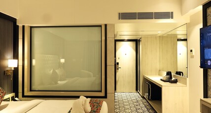 Sio Suites Room Type - Executive BathTub Room