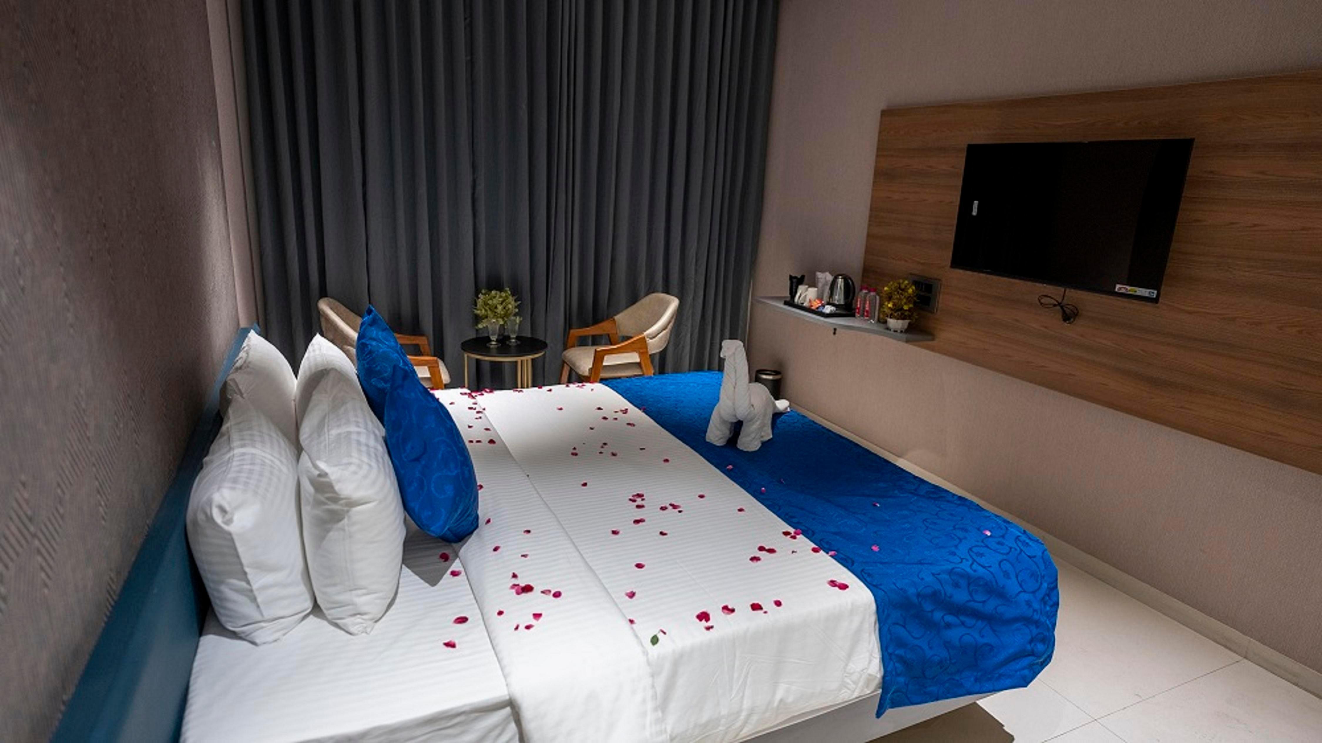 The Blues Hotel Golden Glory Rajkot Room Type - Superior Room