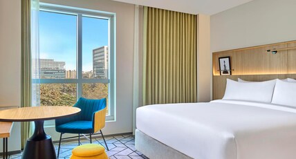 Hilton Garden Inn Embassy TechVillage Outer Ring Road Room Type - KING DLXE GARDEN VIEW ROOM