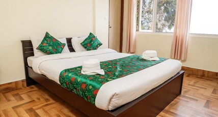 Muscatel Stays - Karmaz Kanchenjunga View @ Mall Road Room Type - Kanchenjunga - View Room