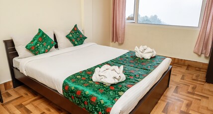 Muscatel Stays - Karmaz Kanchenjunga View @ Mall Road Room Type - Tiger Hill - Kanchenjunga View Room
