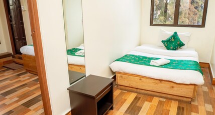 Muscatel Stays - Karmaz Kanchenjunga View @ Mall Road Room Type - Batasia Family Room - Partial Kanchenjunga View